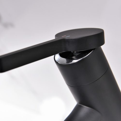 Welland FH-3366 kihúzható fejes mosdó csaptelep (fekete)