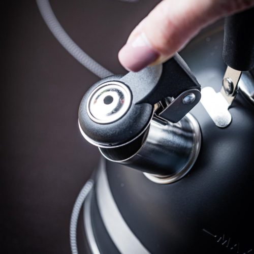 Kinghoff teáskanna, sípszóval - 1.8L - fekete (KH-1858)