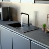 Gránit mosogató NERO Malta + Welland-3428 okoscsaptelep + dugókiemelő (fekete)